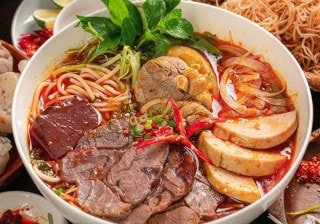 Bún bò Huế đặc biệt