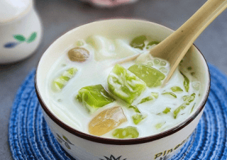 Chè dừa non lá nếp